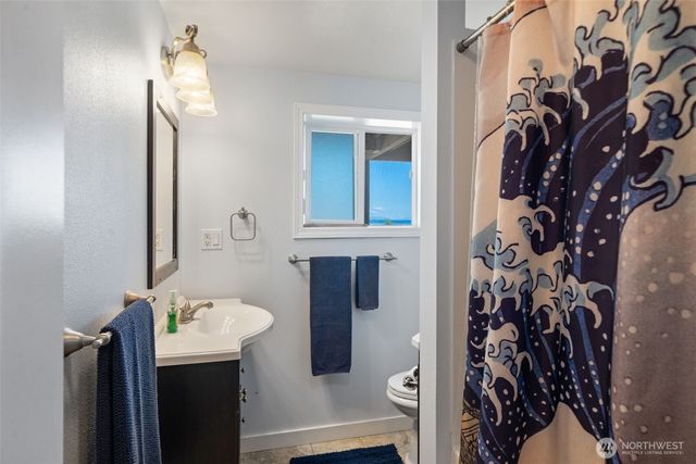 8102 E Seaview Drive, Port Orchard, WA 98366
