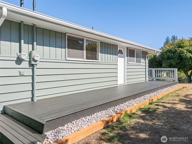 8102 E Seaview Drive, Port Orchard, WA 98366