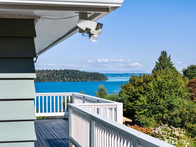 8102 E Seaview Drive, Port Orchard, WA 98366