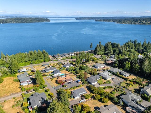 8102 E Seaview Drive, Port Orchard, WA 98366