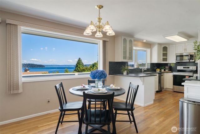 8102 E Seaview Drive, Port Orchard, WA 98366