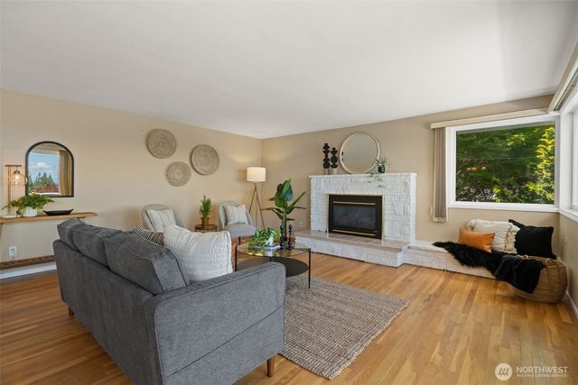 8102 E Seaview Drive, Port Orchard, WA 98366