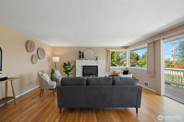 8102 E Seaview Drive, Port Orchard, WA 98366