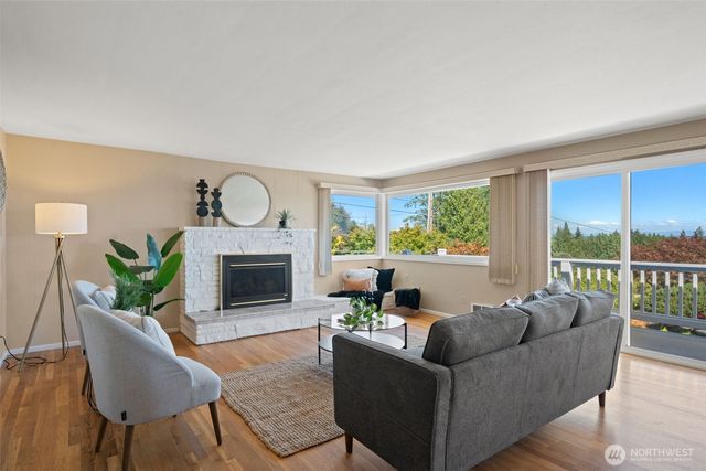 8102 E Seaview Drive, Port Orchard, WA 98366