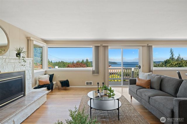 8102 E Seaview Drive, Port Orchard, WA 98366