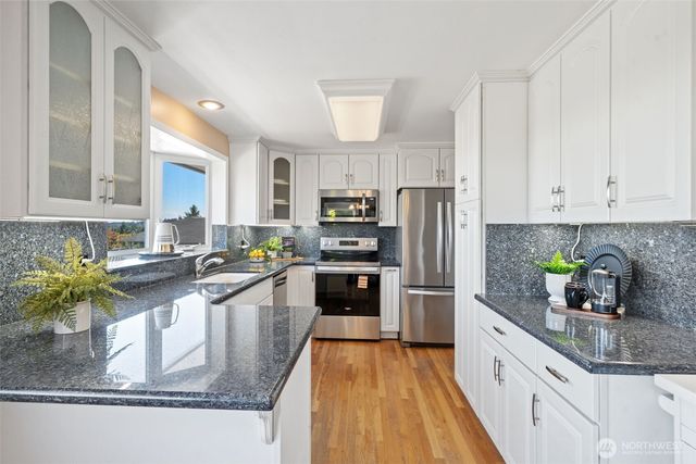 8102 E Seaview Drive, Port Orchard, WA 98366