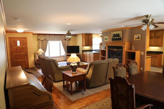 W277S8810 Lakeside DRIVE, Mukwonago, WI 53149