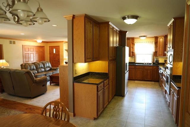 W277S8810 Lakeside DRIVE, Mukwonago, WI 53149