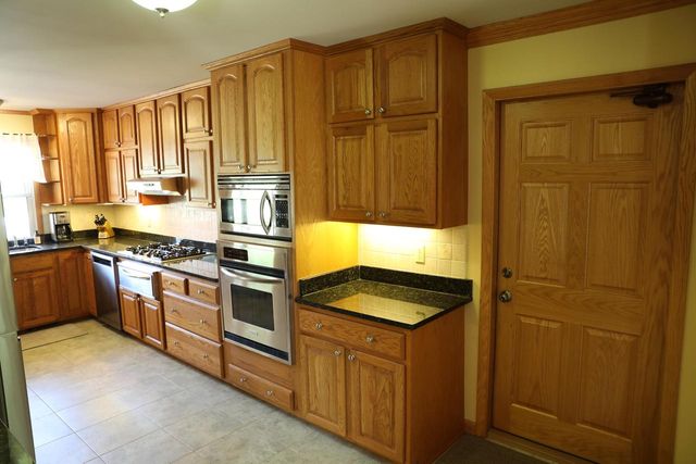 W277S8810 Lakeside DRIVE, Mukwonago, WI 53149