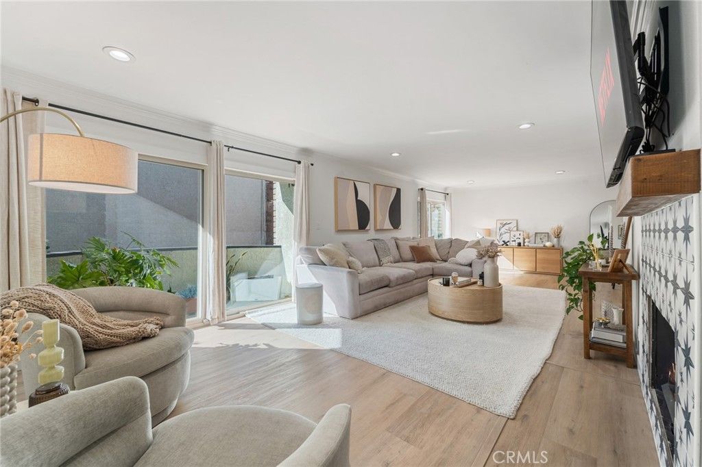 5440 Lindley 201, Encino, CA 91316