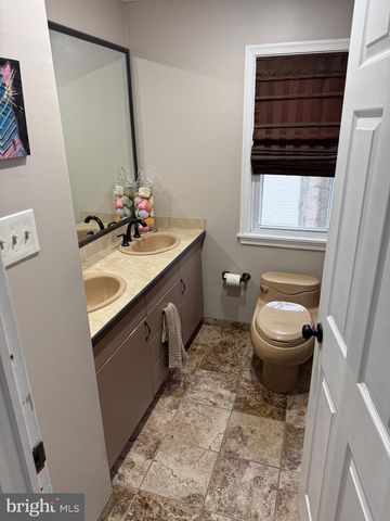 15 YALE AVE, Stratford, NJ 08084