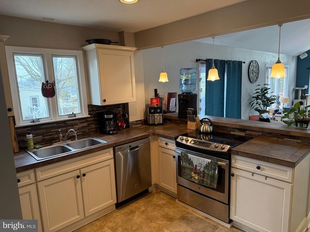 15 YALE AVE, Stratford, NJ 08084