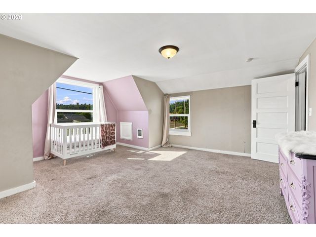 208 Sw 3RD Ave, Kelso, WA 98626