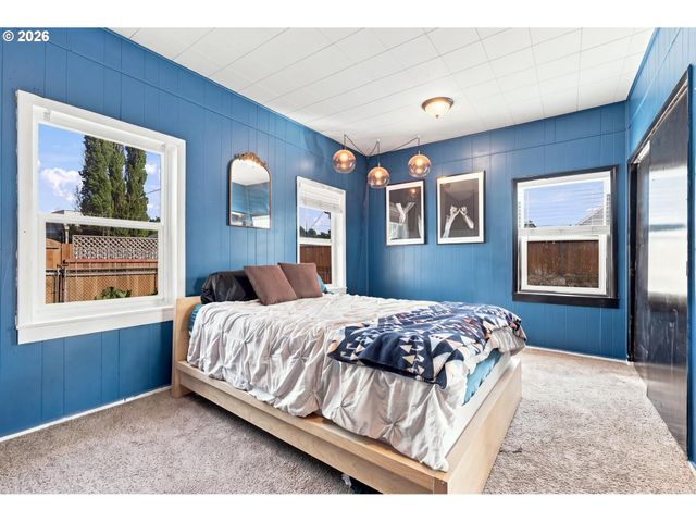 208 Sw 3RD Ave, Kelso, WA 98626