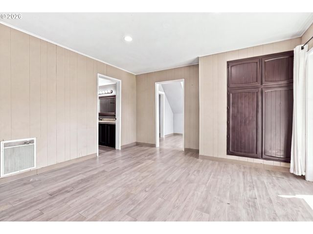 208 Sw 3RD Ave, Kelso, WA 98626