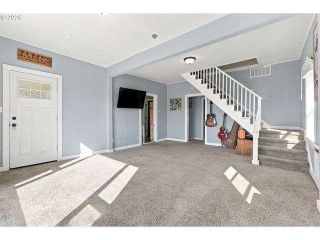 208 Sw 3RD Ave, Kelso, WA 98626