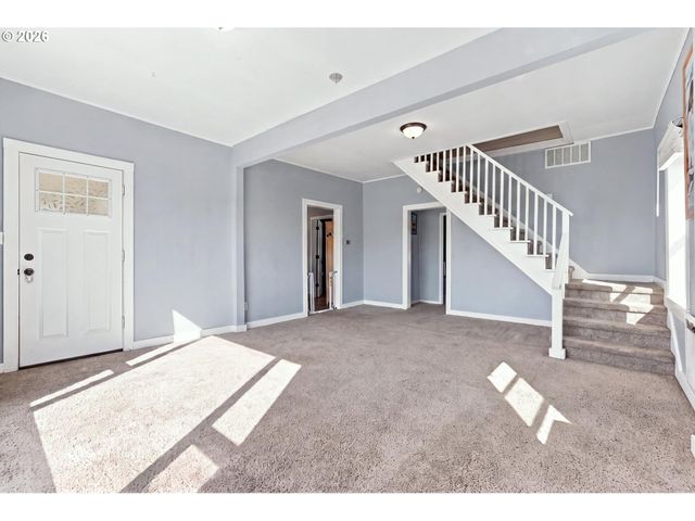 208 Sw 3RD Ave, Kelso, WA 98626