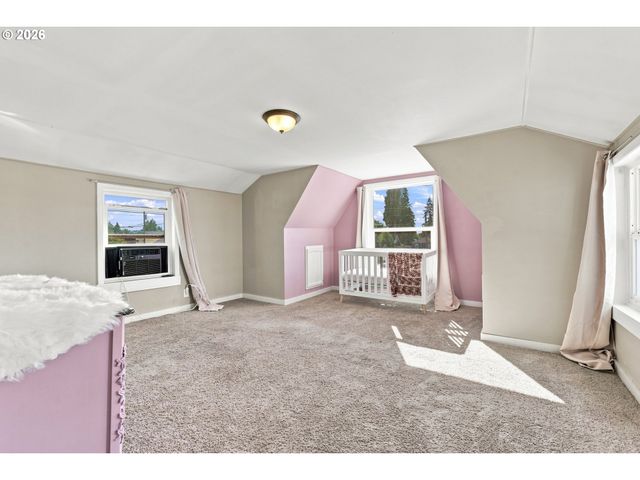 208 Sw 3RD Ave, Kelso, WA 98626