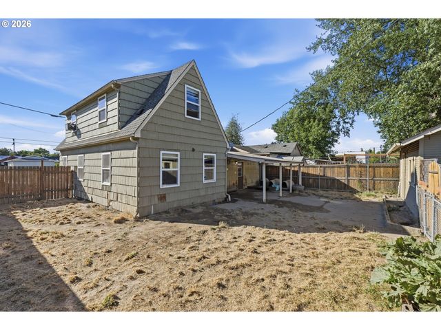 208 Sw 3RD Ave, Kelso, WA 98626