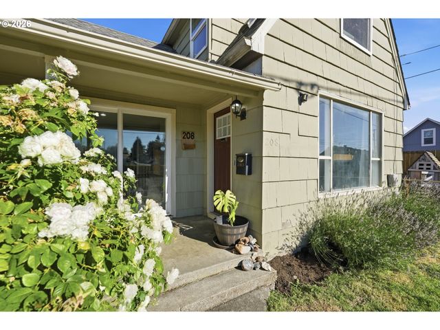 208 Sw 3RD Ave, Kelso, WA 98626