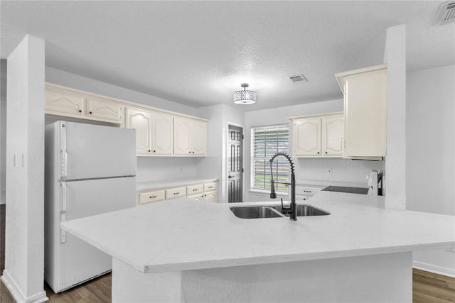 2930 23rd Avenue N, Texas City, TX 77590