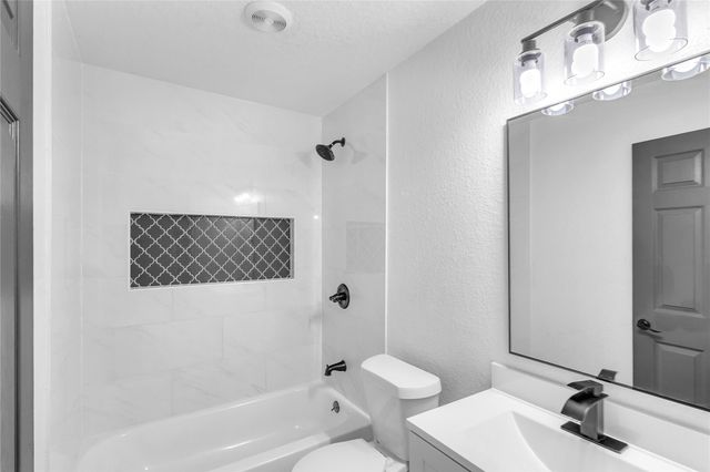 2930 23rd Avenue N, Texas City, TX 77590