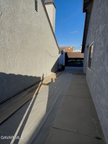 37626 E 12th Street, Palmdale, CA 93550