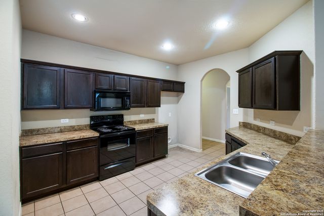 8611 SPOTTED OWL, Converse, TX 78109