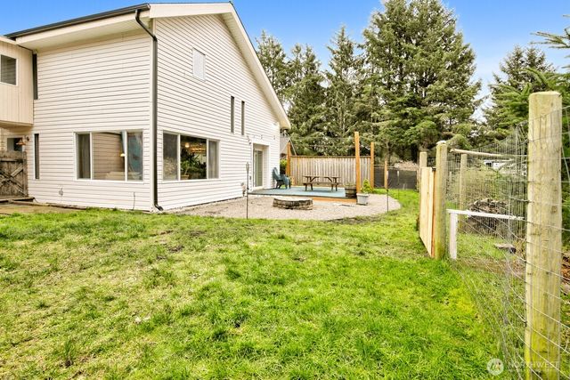 737 Dover Court SE, Ocean Shores, WA 98569