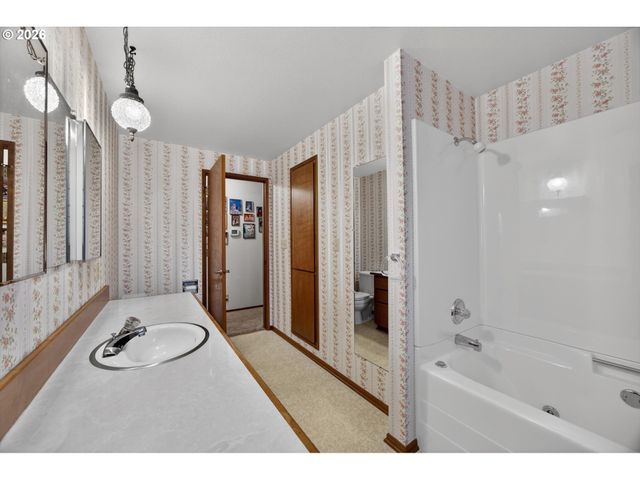 8050 Sw 103RD Ave, Beaverton, OR 97008