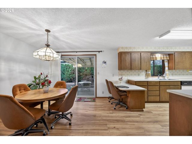 8050 Sw 103RD Ave, Beaverton, OR 97008