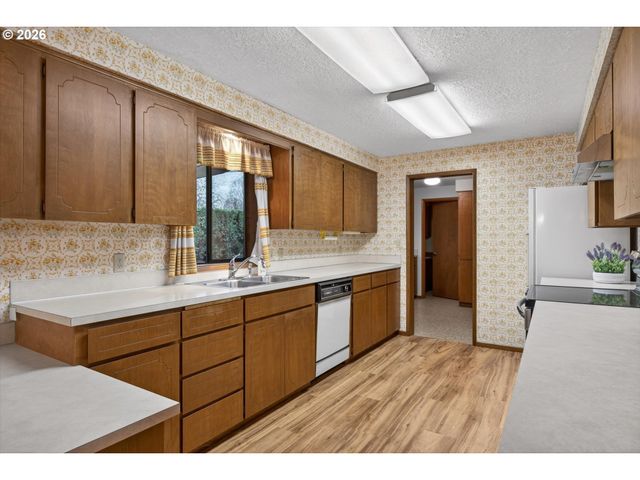 8050 Sw 103RD Ave, Beaverton, OR 97008