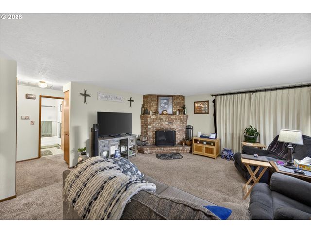 8050 Sw 103RD Ave, Beaverton, OR 97008