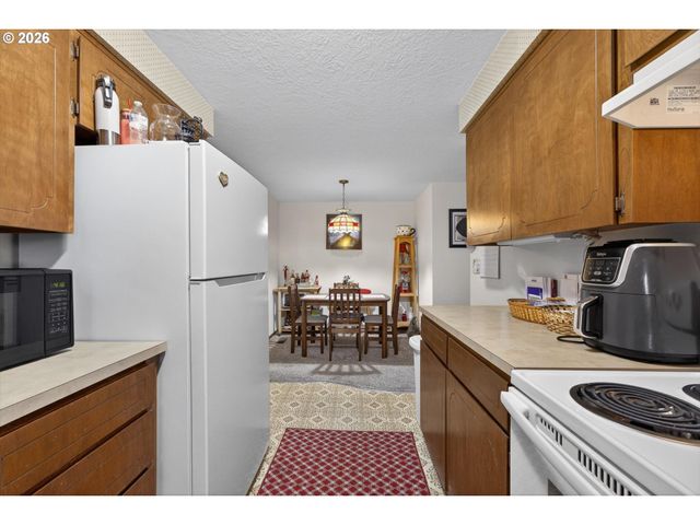 8050 Sw 103RD Ave, Beaverton, OR 97008