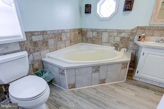 1071 SCENIC VIEW DR, Schwenksville, PA 19473