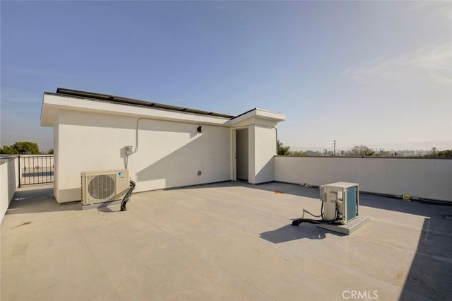 5648 Cartwright Avenue, North Hollywood, CA 91601