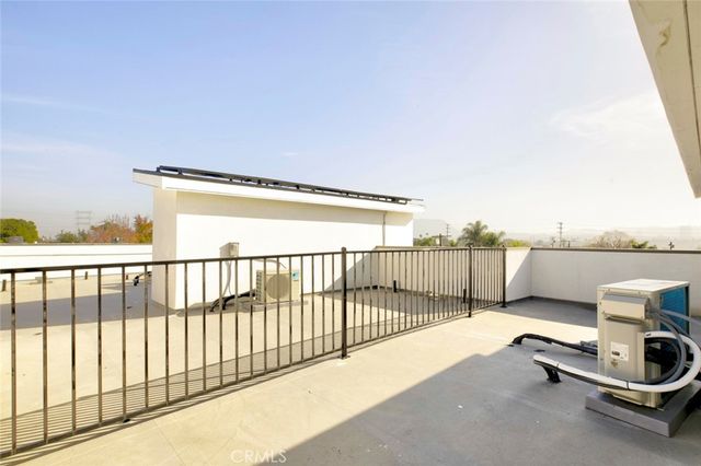 5648 Cartwright Avenue, North Hollywood, CA 91601