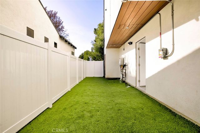 5648 Cartwright Avenue, North Hollywood, CA 91601