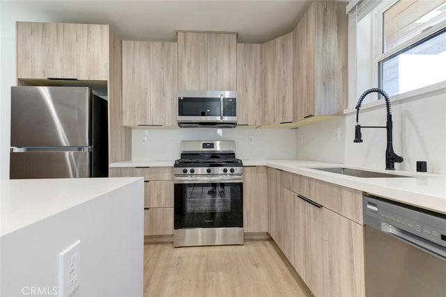 5648 Cartwright Avenue, North Hollywood, CA 91601