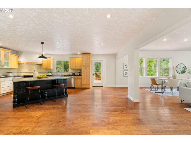 39448 E KNIERIEM Rd, Corbett, OR 97019