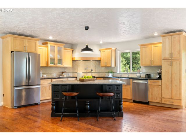 39448 E KNIERIEM Rd, Corbett, OR 97019