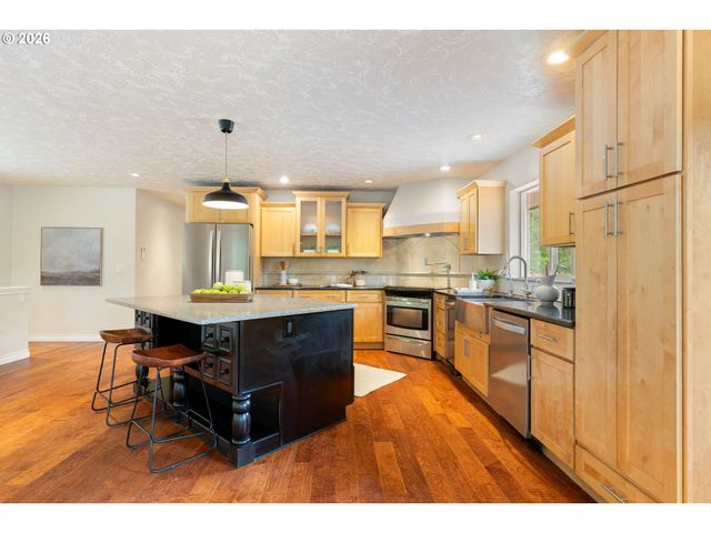 39448 E KNIERIEM Rd, Corbett, OR 97019