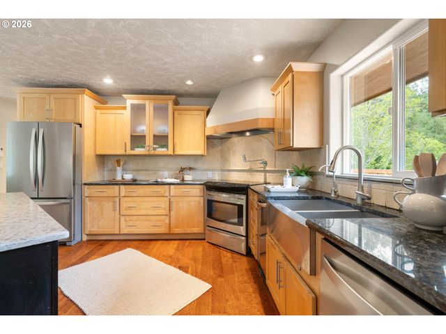 39448 E KNIERIEM Rd, Corbett, OR 97019