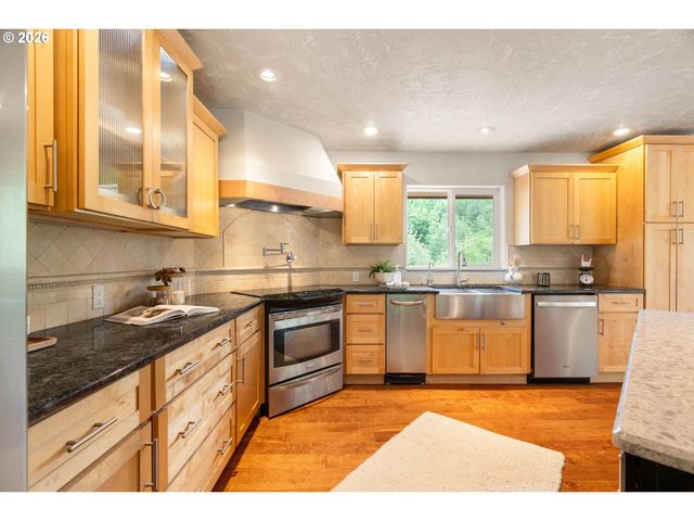 39448 E KNIERIEM Rd, Corbett, OR 97019