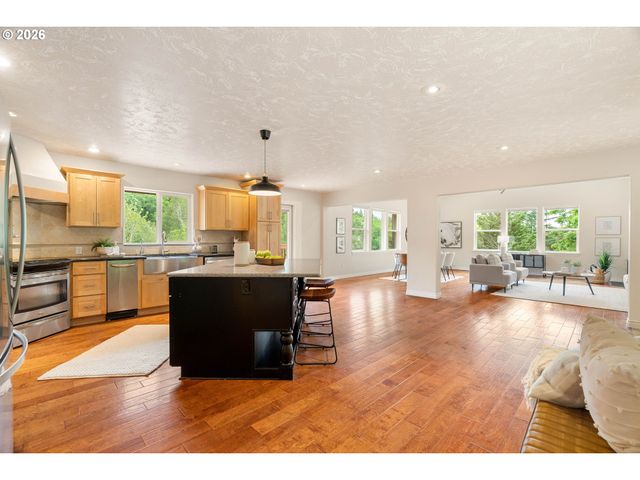 39448 E KNIERIEM Rd, Corbett, OR 97019
