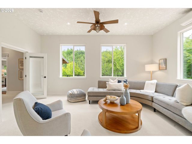 39448 E KNIERIEM Rd, Corbett, OR 97019