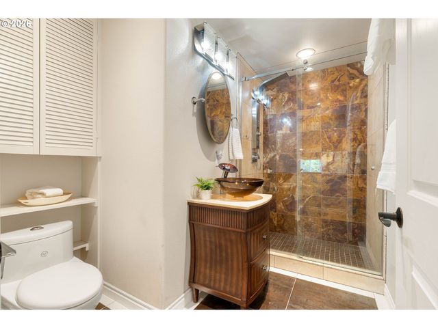 39448 E KNIERIEM Rd, Corbett, OR 97019