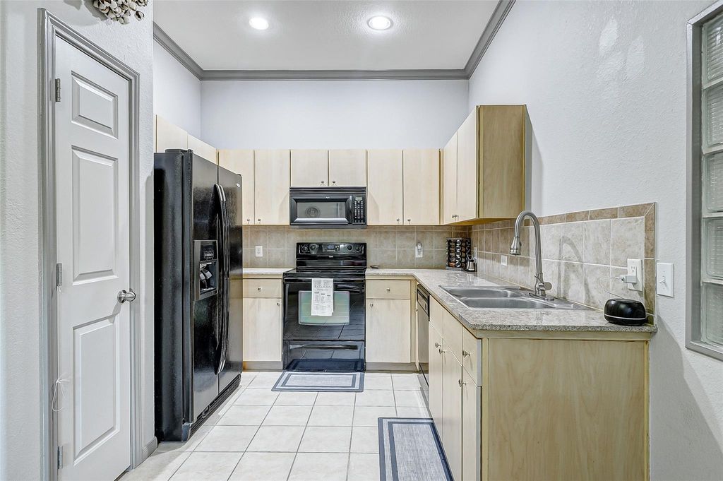 1441 East Street 108, Houston, TX 77007