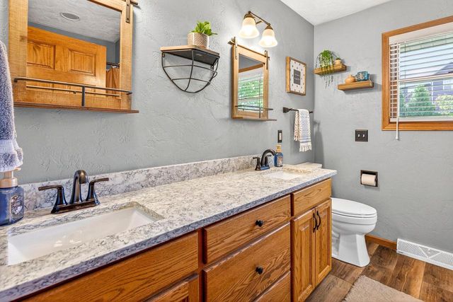 220 EAST RIDGE STREET, New London, WI 54961
