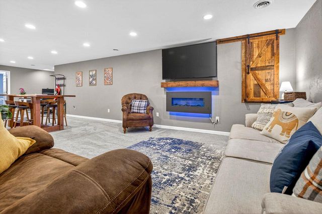 220 EAST RIDGE STREET, New London, WI 54961